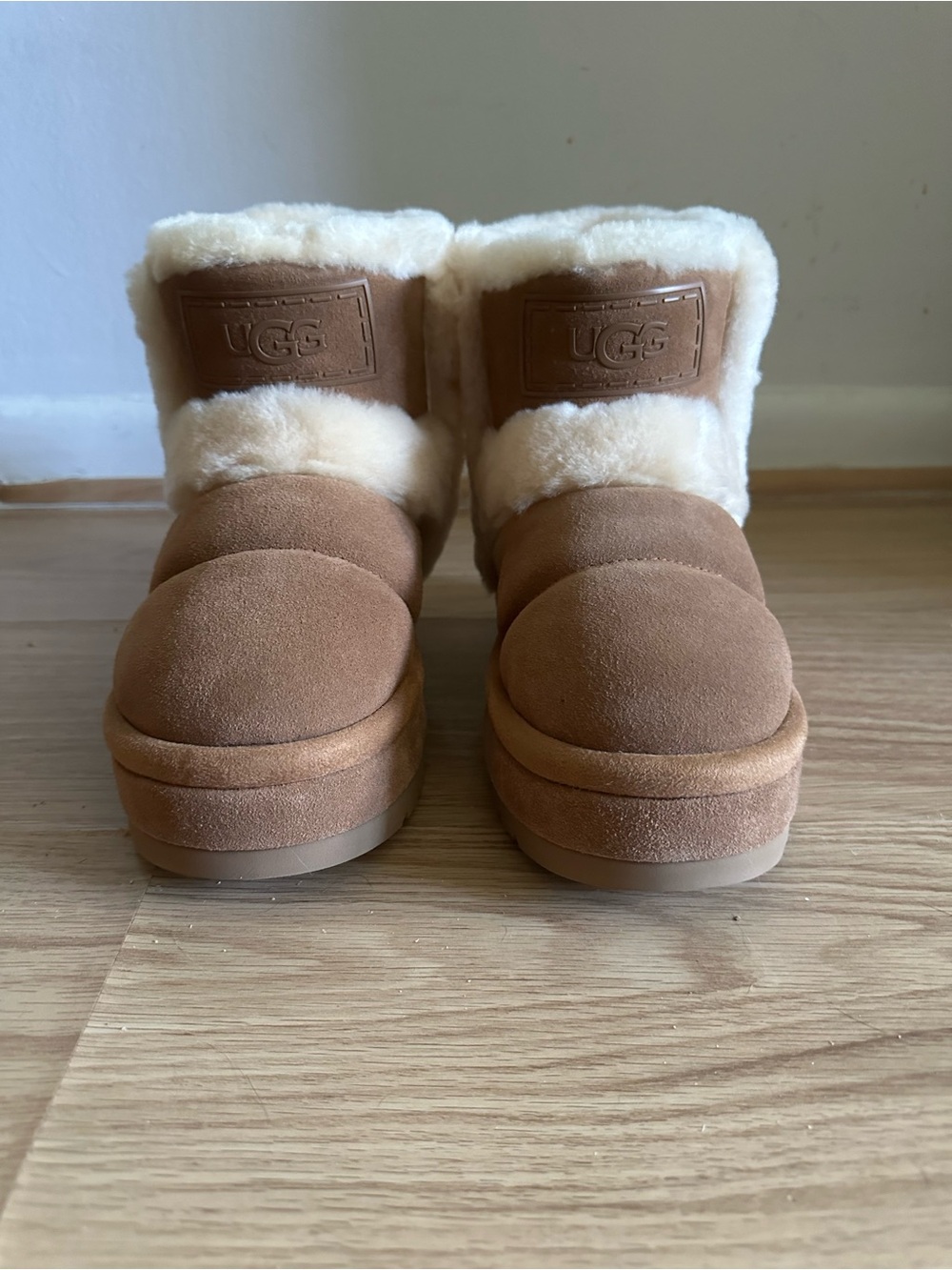 💯% Authentic UGG Platform Boots Sz 7 - Picture 5 of 14
